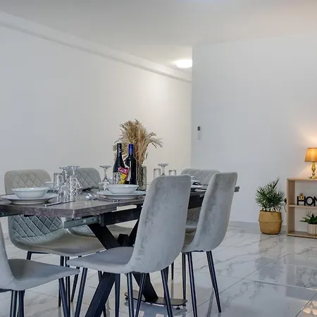 아파트 New To The Market - Rare Find, 5 Bedroom With Valley View In Swieqi By Sf Homes *