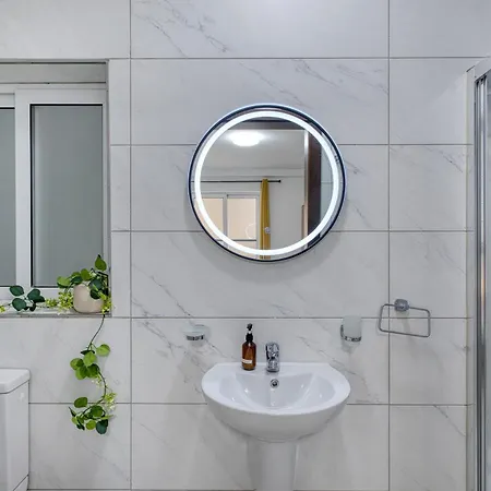 아파트 New To The Market - Rare Find, 5 Bedroom With Valley View In Swieqi By Sf Homes *